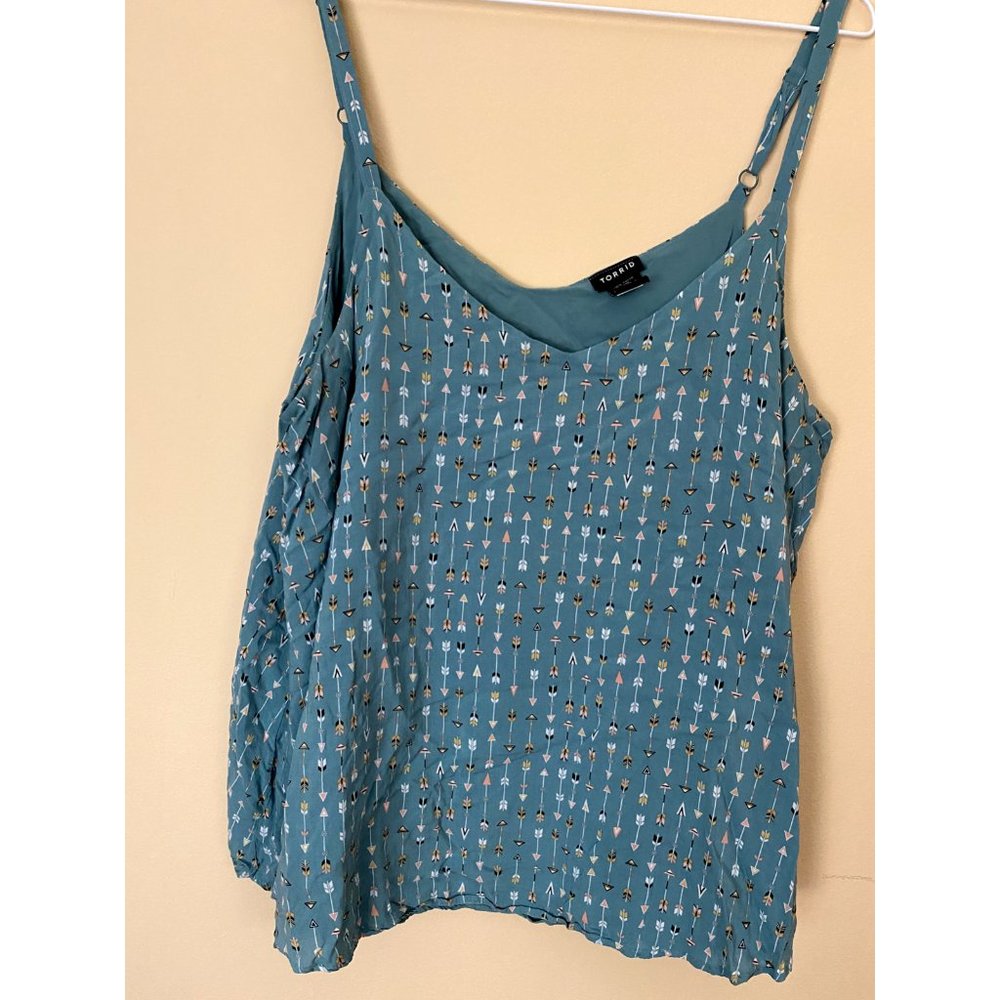 TORRID WOMENS TANK TOP SIZE ONE 100% RAYON GREEN